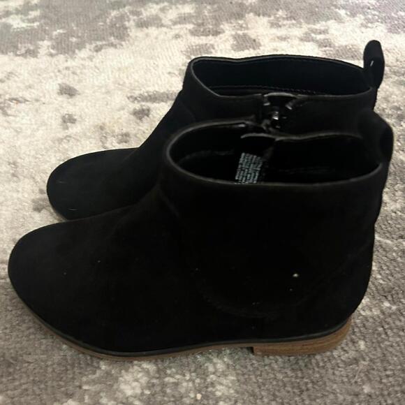 Cat & Jack Black Fupoia Ankle Boots Size 10 - Picture 2 of 6